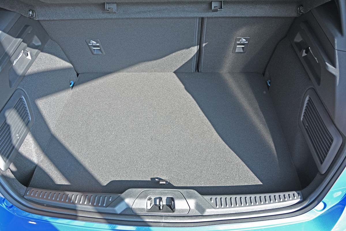 193144_7_upper_boot_spare_tyre.jpg