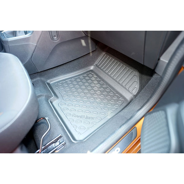 423063_1_front_right_FR_passenger_premium.jpg