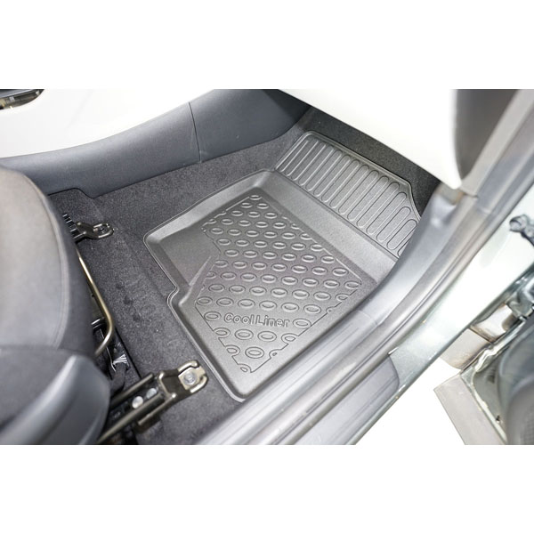 423323_1_front_right_FR_passenger_premium.jpg