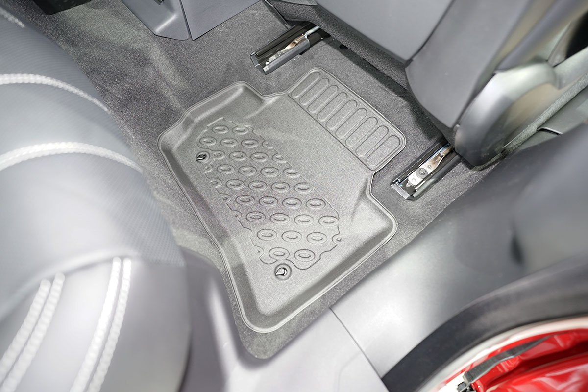 44416120120rear20right20RR20premium.jpg