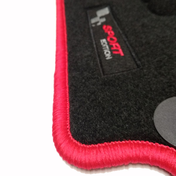 Clio_4_Sport_rojo_bordado_CARLUX.jpg