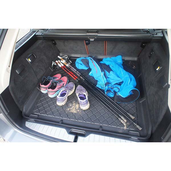 Example_picture_guardliner_boot_liner_HOBBY_CarLux1.jpg