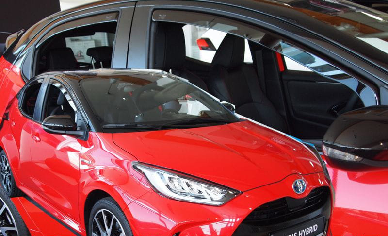 Yaris_19-_4_Puertas_CARLUX.jpg